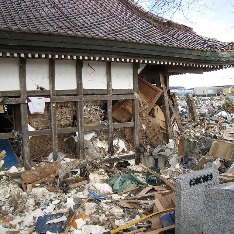 東日本大震災直後ご本堂