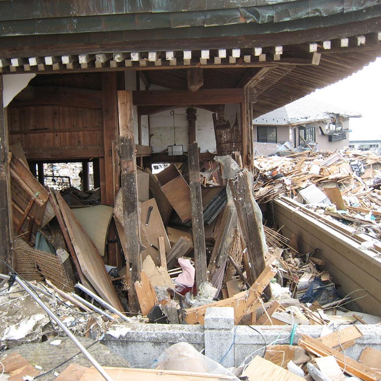 東日本大震災直後ご本堂