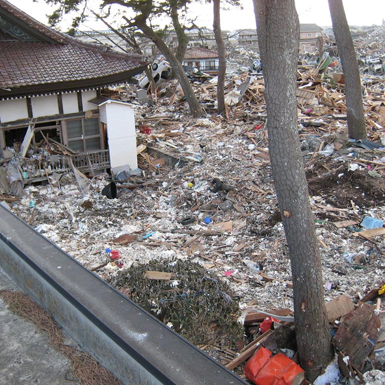 東日本大震災直後ご本堂