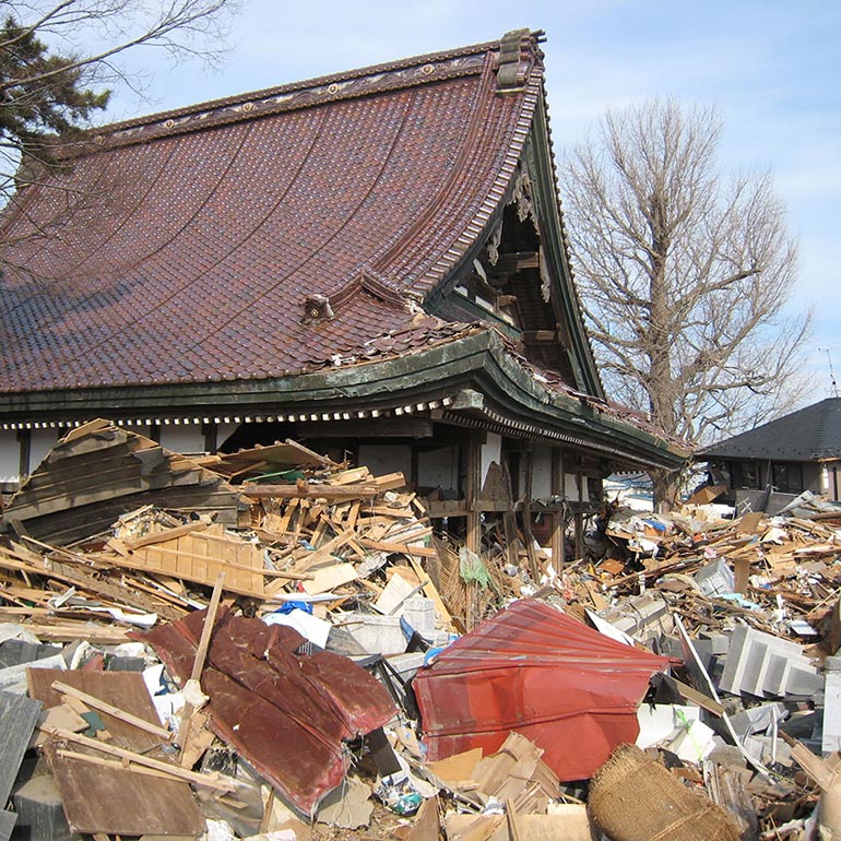 東日本大震災直後ご本堂