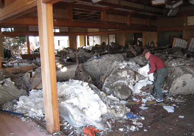 東日本大震災からの復興会館内の状況