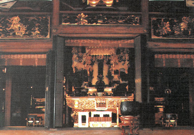 本堂東正面荘厳