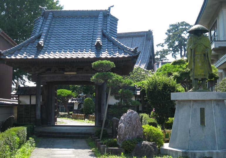 称法寺境内の風景